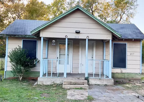 217 N Acres Dr, Dallas, TX 75217