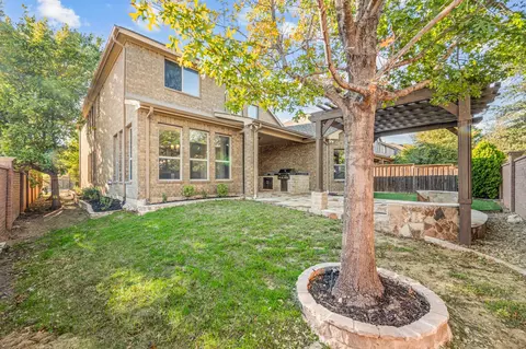 Exterior - 6800 Cache Ct, Irving, TX 75039 photo 5 of 6