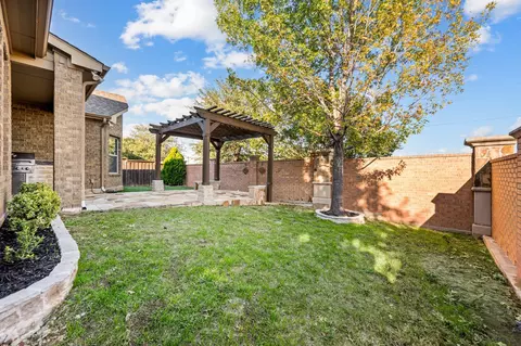 Exterior - 6800 Cache Ct, Irving, TX 75039 photo 4 of 6