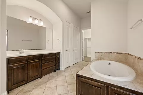 Bath - 6800 Cache Ct, Irving, TX 75039 photo 1 of 5