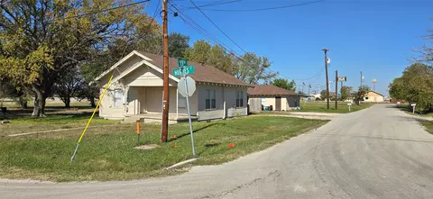 411 Hughes St, Sanger, TX 76266