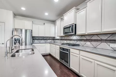 Kitchen - 6509 Roaring Crk, Argyle, TX 76226 photo 2 of 3