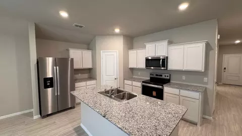 557 Arroyo Dr, Cleburne, TX 76033 photo 2