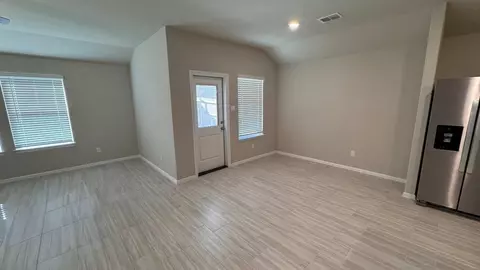 557 Arroyo Dr, Cleburne, TX 76033 photo 4