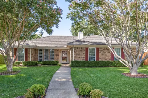 302 Ridgegate Dr, Garland, TX 75040