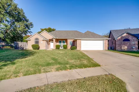1125 Starling Ct, Burleson, TX 76028