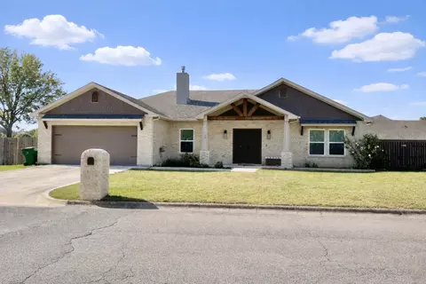702 Pillar St, Bowie, TX 76230