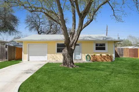 7107 Oak Park Dr, Richland Hills, TX 76118