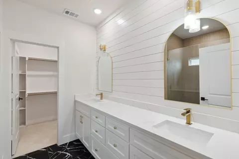 Bath - 1876 Meadowview, Canton, TX 75103 photo 1 of 4