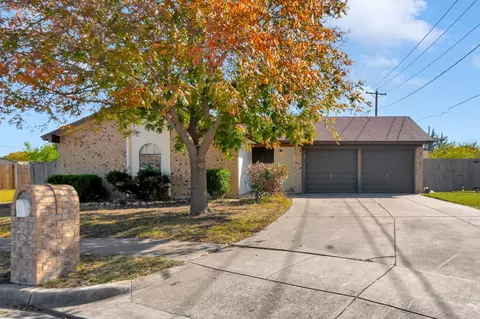 7516 Walnuthill Ct, Watauga, TX 76148