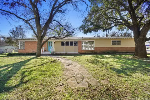 221 W 5th St, Springtown, TX 76082