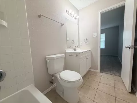 Bath - 1826 Trailview Dr, Terrell, TX 75160 photo 4 of 4