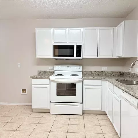 Kitchen - 1826 Trailview Dr, Terrell, TX 75160 photo 2 of 2