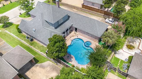 2106 Shari Ln, Garland, TX 75043
