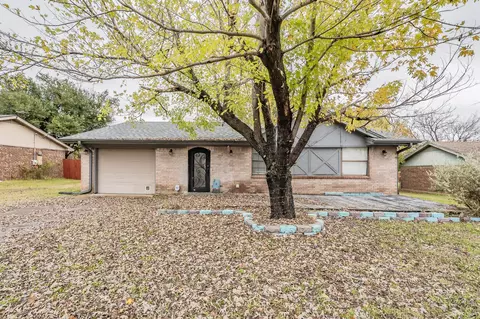 245 Gordon Dr, Azle, TX 76020