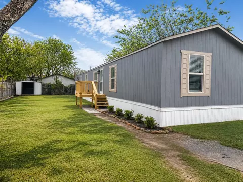 5421 Lake View Dr, Granbury, TX 76048