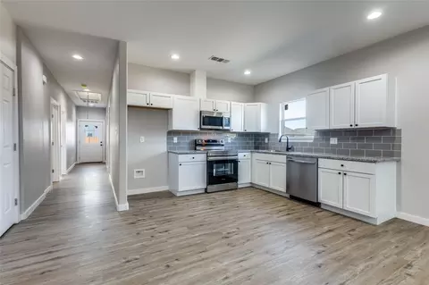 Entry Way - 313 N Main St, Randolph, TX 75475 photo 1 of 3