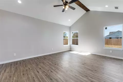 Living - 313 N Main St, Randolph, TX 75475 photo 5 of 7