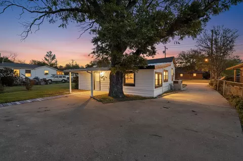 507 N Rusk St, Weatherford, TX 76086