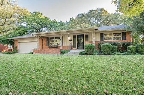 711 Briarwood Blvd, Arlington, TX 76013