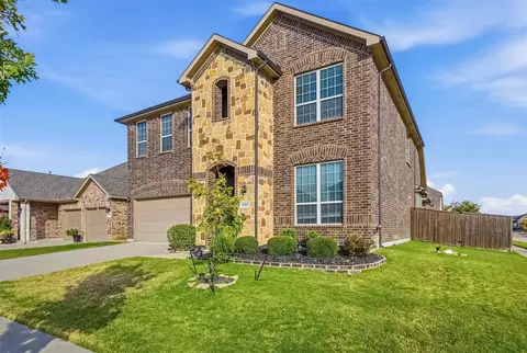 1933 Steppe Trail Dr, Aubrey, TX 76227