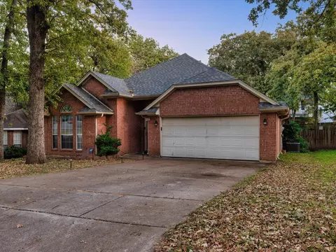 7652 Arbor Ridge Ct, Fort Worth, TX 76112