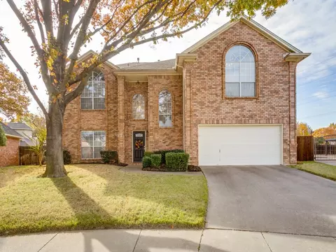 2704 River Forest Ct, Bedford, TX 76021