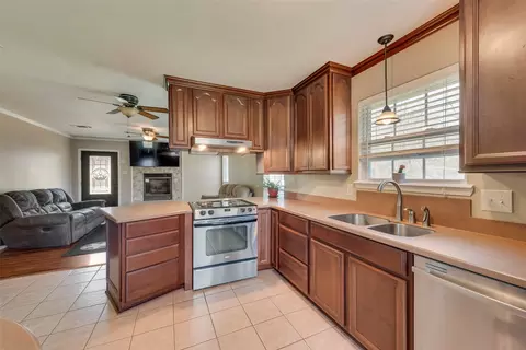 8636 W St Hwy 31, Athens, TX 75751
