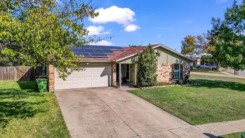 6144 Skylark Ln, Watauga, TX 76148