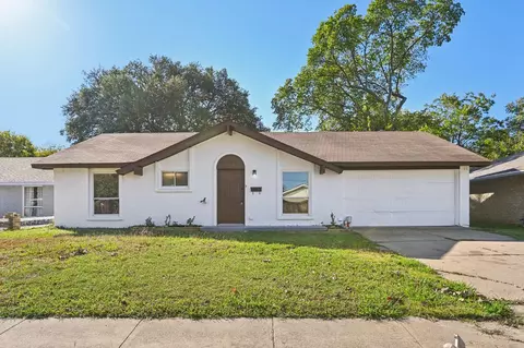 109 Harper Ct, Grand Prairie, TX 75051