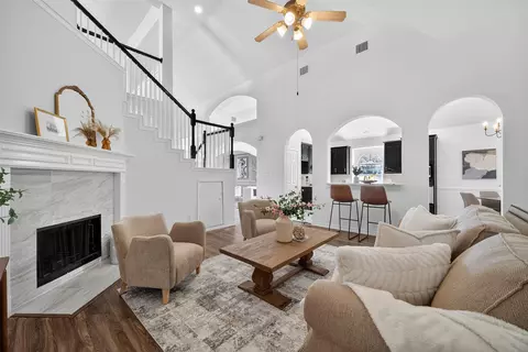 7854 Creek Meadows Dr, Fort Worth, TX 76133