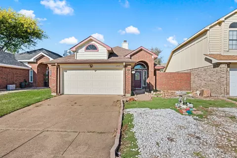 6937 Cheswick Dr, North Richland Hills, TX 76182