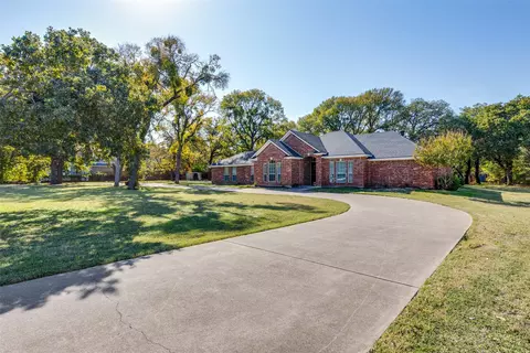 921 Corry A Edwards Dr, Kennedale, TX 76060