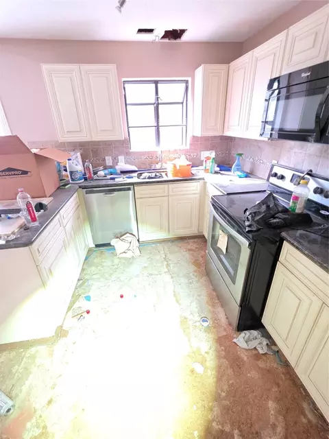 Kitchen - 55 Birch St, Trinity, TX 75862 photo 2 of 2