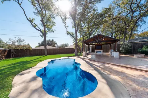 8412 Timberline Ct, North Richland Hills, TX 76182