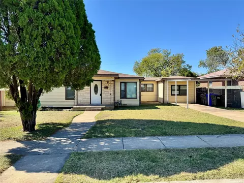 704 Camp Dr, Waco, TX 76710