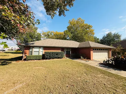225 SE 35th St, Paris, TX 75460