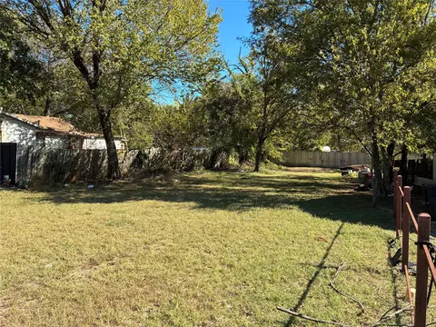 1917 Daniel St, Fort Worth, TX 76104