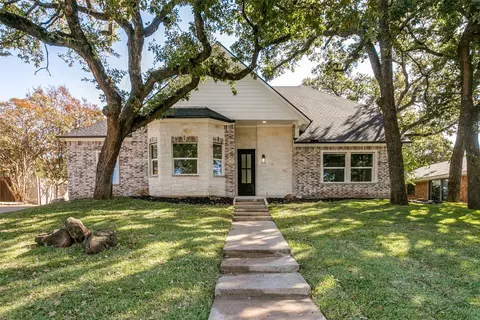 22 Lincolnshire Cir, Bedford, TX 76021