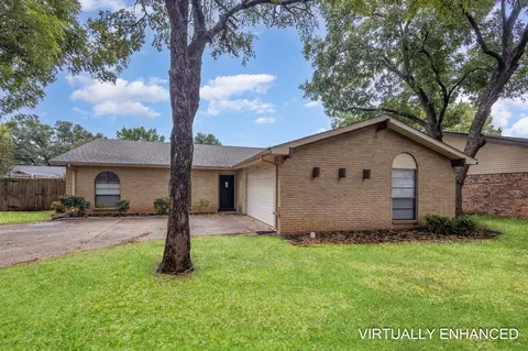 4104 Foxmoor Ct, Arlington, TX 76016