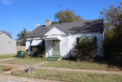 505 Live Oak St, Bowie, TX 76230