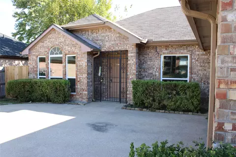 4653 Saint Francis Ave, Dallas, TX 75227
