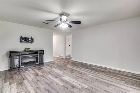 1711 Marlene Dr, Euless, TX 76040 photo 5