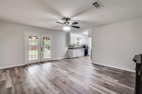 1711 Marlene Dr, Euless, TX 76040 photo 2
