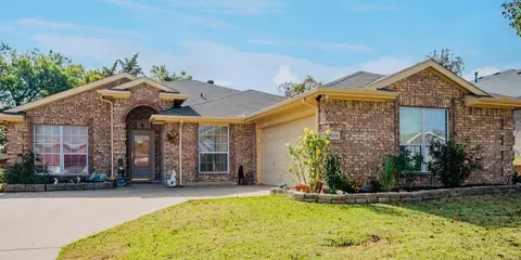 8210 Champion Dr, Rowlett, TX 75089