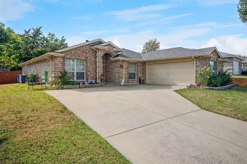 8210 Champion Dr, Rowlett, TX 75089