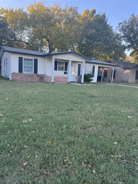 3720 Carey St, Fort Worth, TX 76119