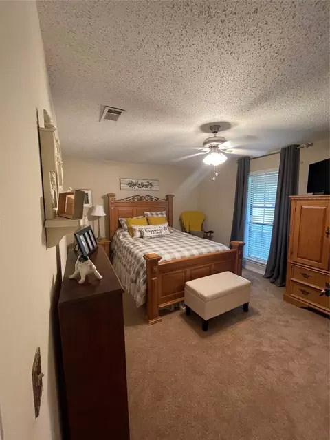 Bedroom - 805 10th St NW, Springhill, LA 71075 photo 2 of 3