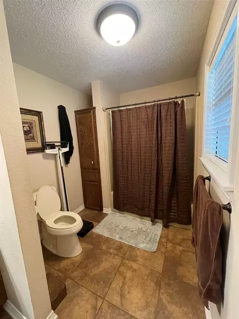 Bath - 805 10th St NW, Springhill, LA 71075 photo 1 of 1
