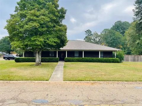 805 10th St NW, Springhill, LA 71075